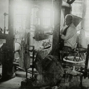 Hand loom weaver